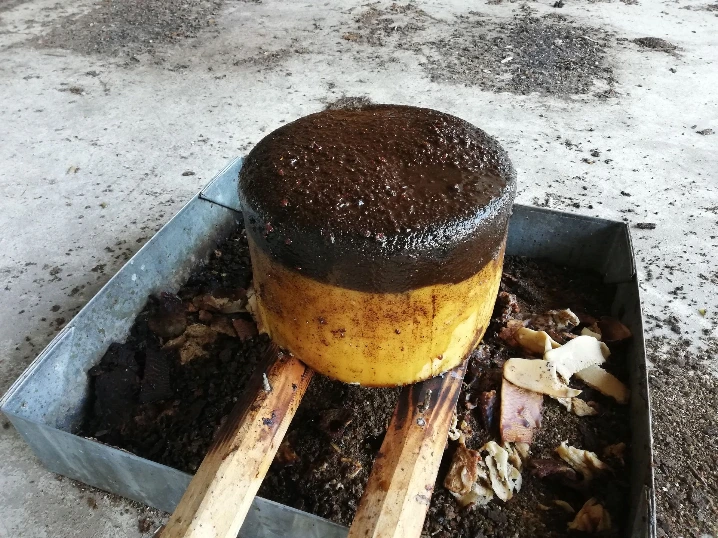 pain de cire d'abeille juste démoulé